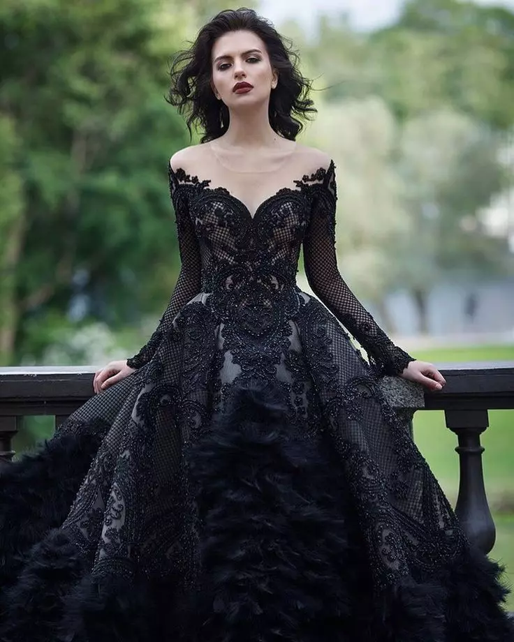 Gooti kleidid: Lolita stiilis, mustad pulmakleidid ja lühikese korsetiga lõpetamisel. Ilus näited õhtuse varustus 819_30