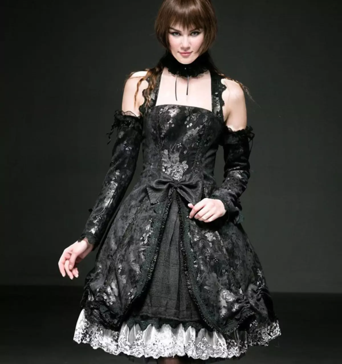 Gooti kleidid: Lolita stiilis, mustad pulmakleidid ja lühikese korsetiga lõpetamisel. Ilus näited õhtuse varustus 819_32