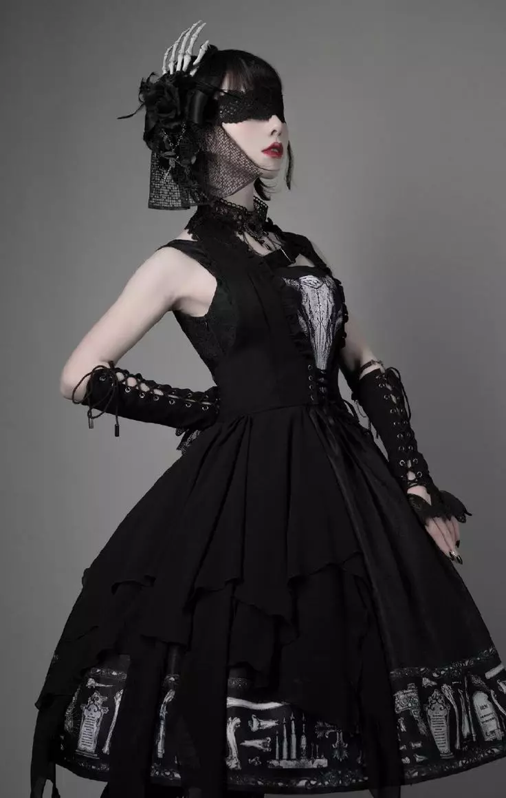 Gooti kleidid: Lolita stiilis, mustad pulmakleidid ja lühikese korsetiga lõpetamisel. Ilus näited õhtuse varustus 819_42