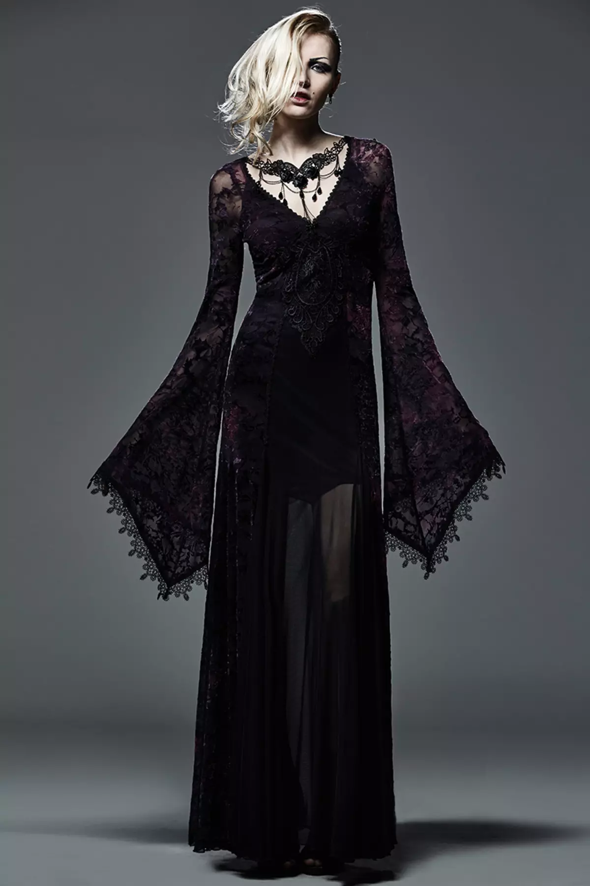 Gooti kleidid: Lolita stiilis, mustad pulmakleidid ja lühikese korsetiga lõpetamisel. Ilus näited õhtuse varustus 819_44