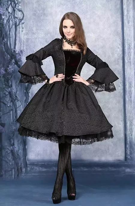 Gooti kleidid: Lolita stiilis, mustad pulmakleidid ja lühikese korsetiga lõpetamisel. Ilus näited õhtuse varustus 819_47