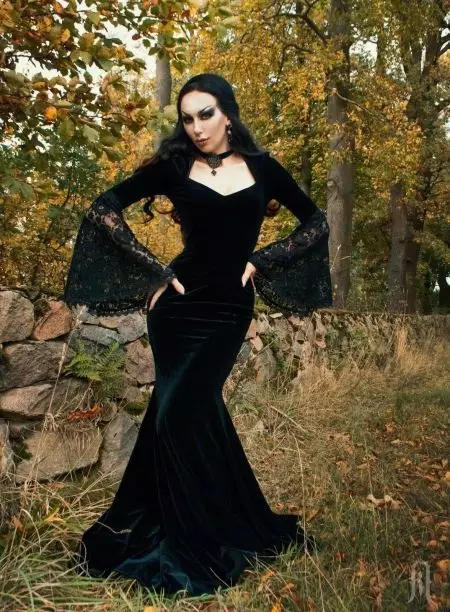Gooti kleidid: Lolita stiilis, mustad pulmakleidid ja lühikese korsetiga lõpetamisel. Ilus näited õhtuse varustus 819_48