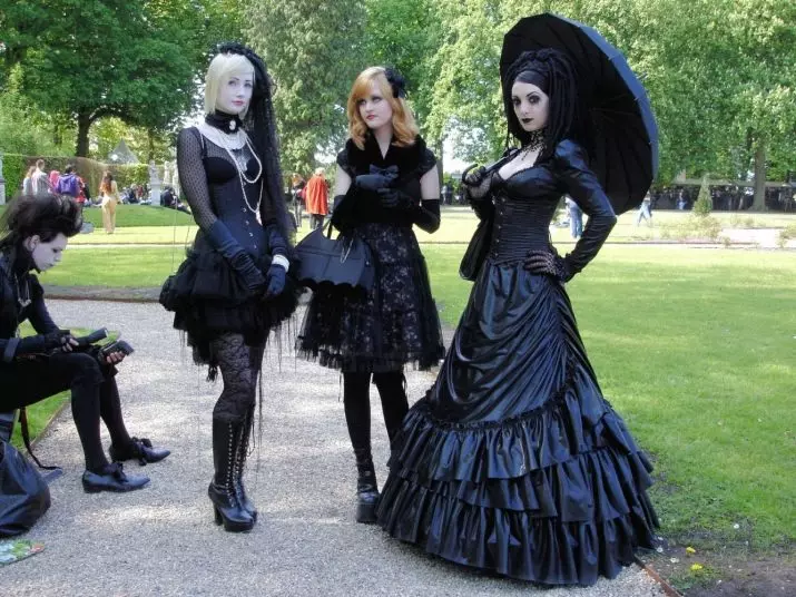 Gooti kleidid: Lolita stiilis, mustad pulmakleidid ja lühikese korsetiga lõpetamisel. Ilus näited õhtuse varustus 819_5
