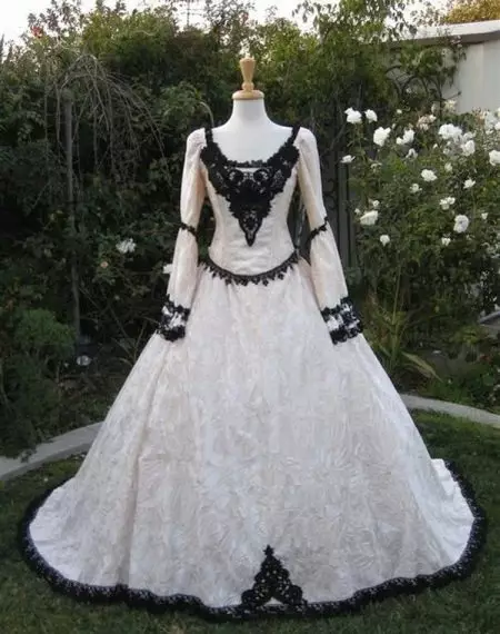 Gooti kleidid: Lolita stiilis, mustad pulmakleidid ja lühikese korsetiga lõpetamisel. Ilus näited õhtuse varustus 819_50