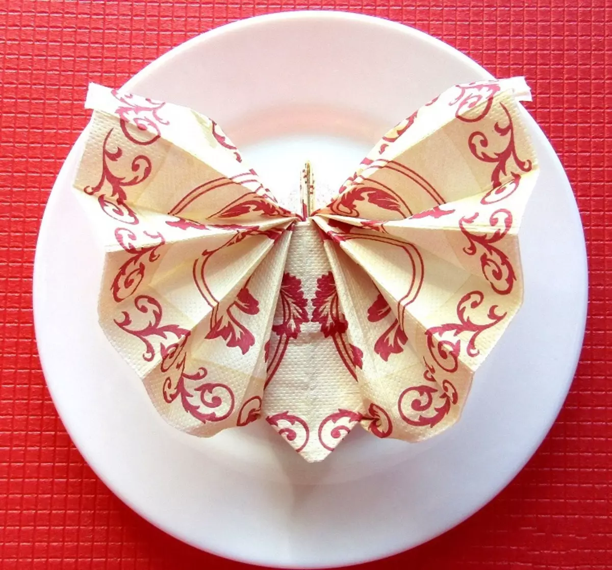 Sa e bukur të dele letër napkins në tryezë festive? 46 Skemat Photo Folding, si për të napkins origjinale kolaps për pushime 8215_11