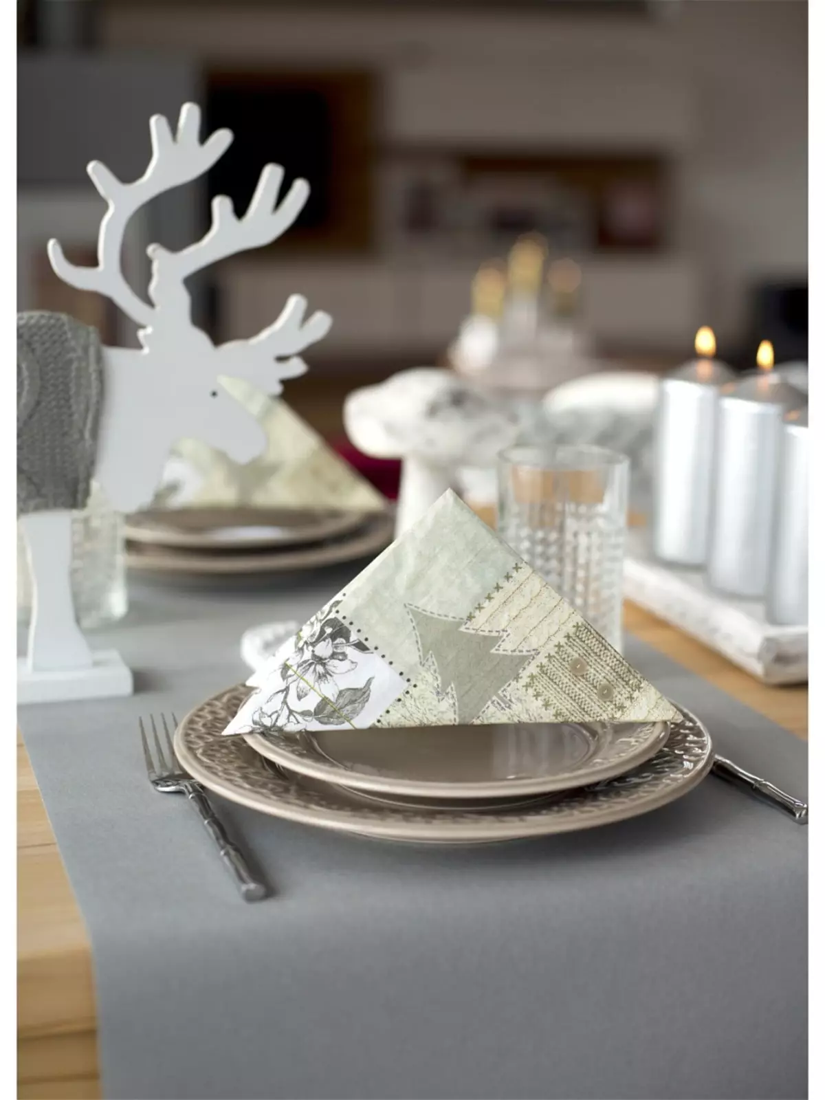 Sa e bukur të dele letër napkins në tryezë festive? 46 Skemat Photo Folding, si për të napkins origjinale kolaps për pushime 8215_16