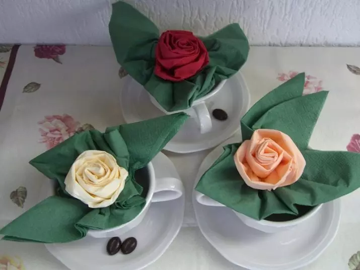 Sa e bukur të dele letër napkins në tryezë festive? 46 Skemat Photo Folding, si për të napkins origjinale kolaps për pushime 8215_2