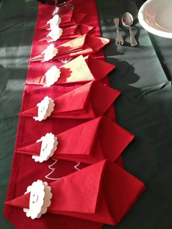 Sa e bukur të dele letër napkins në tryezë festive? 46 Skemat Photo Folding, si për të napkins origjinale kolaps për pushime 8215_7