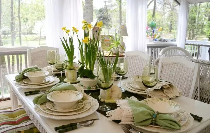 테이블 설정 (68 개 사진) : 음식과 함께 디자인의 집에 덮여 침구 규칙, 사용자 정의하는 방법, 아름다운 예 8225_11