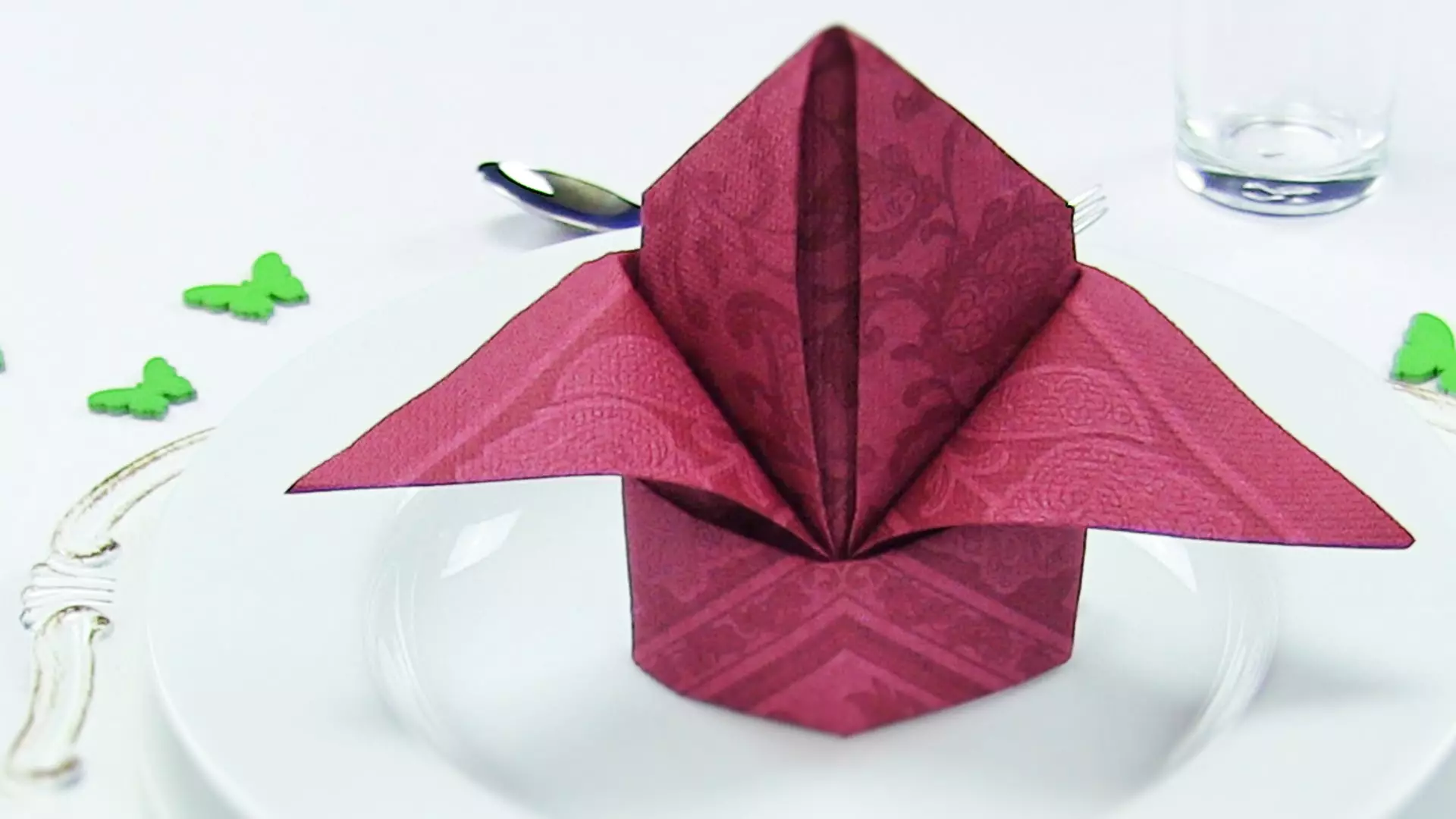 How beautiful to fold paper napkins in the napkin? 40 photos How to fold and how to put napkins for serving a table 8231_2