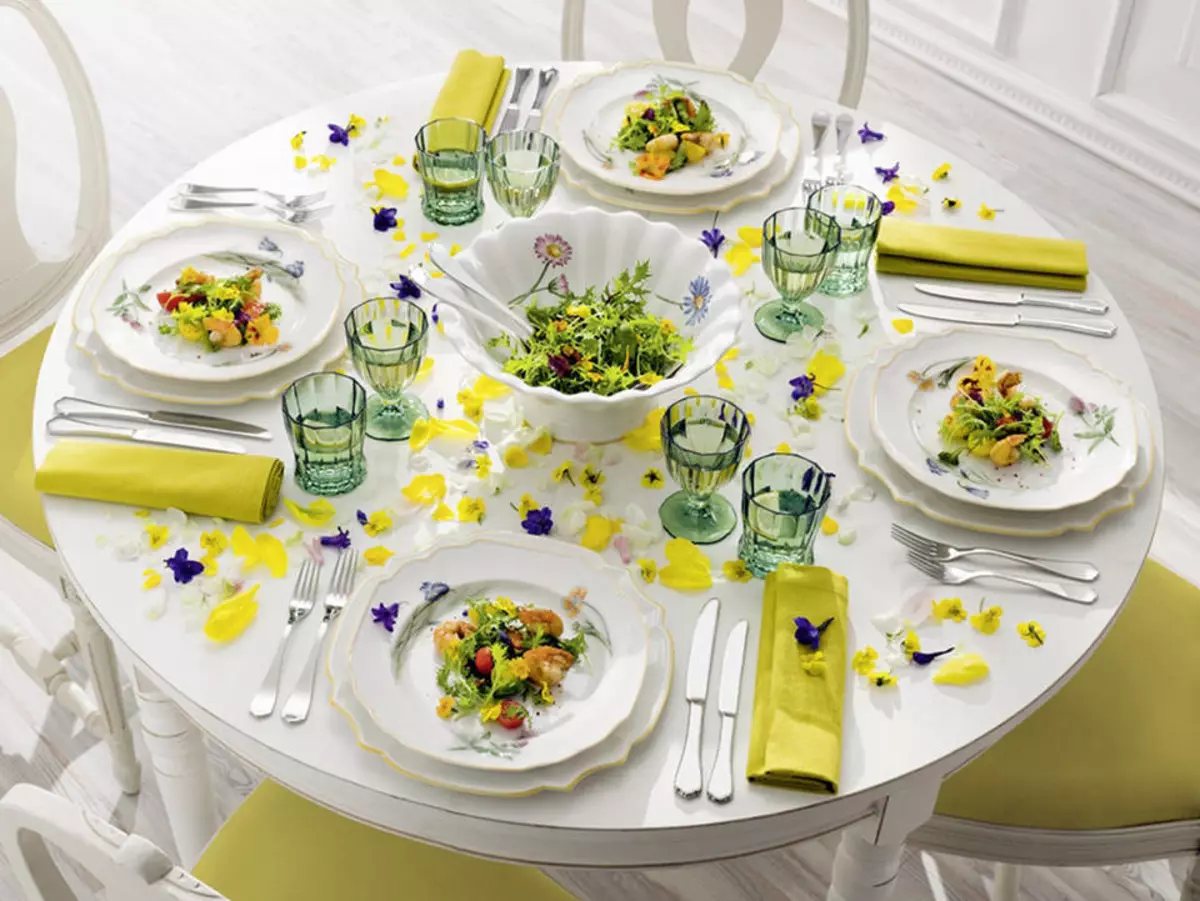 Pravidla etikety u stolu (50 fotografií): Normy chování, příjemné tipy, jak se chovat u stolu, feast etiketa 8235_33