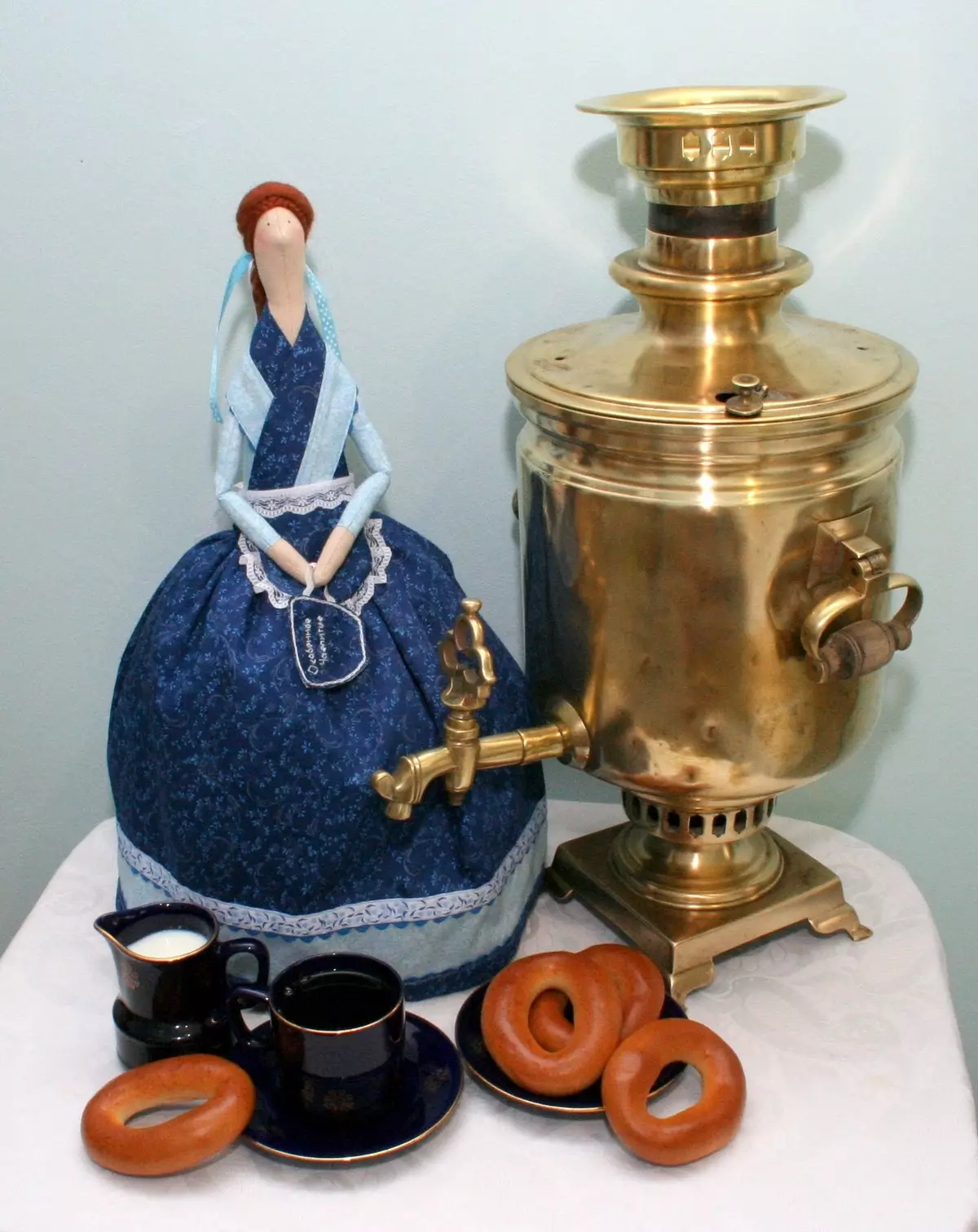 Tea Table (50 Valokuvat): TAULUKKOJA TEA: lle, miten palvella pyöreää pöytää teetä juomaan 8250_16