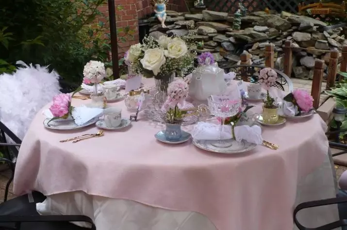 चाय टेबल (50 फोटो): चाय के लिए टेबल सेटिंग योजना, चाय पीने के लिए एक गोल मेज की सेवा कैसे करें 8250_33