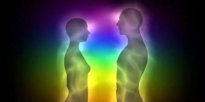 Color Aura (14 fotos): Com saber el seu color d'un home per data de naixement? Com es pot determinar l'ombra de la vostra aura? El valor dels tons grocs i blaus, verds i de color porpra 8259_3