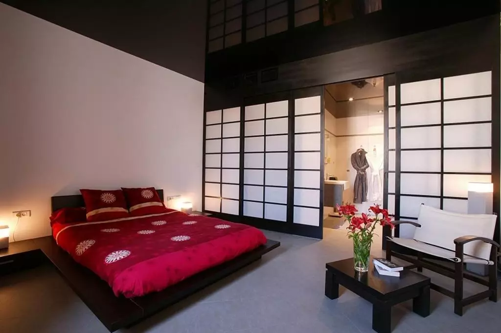 Bagaimanakah katil di Fengshui berada di bilik tidur? 29 foto katil linen katil yang betul dan warna. Apa yang perlu digantung di atas katil? 8266_2
