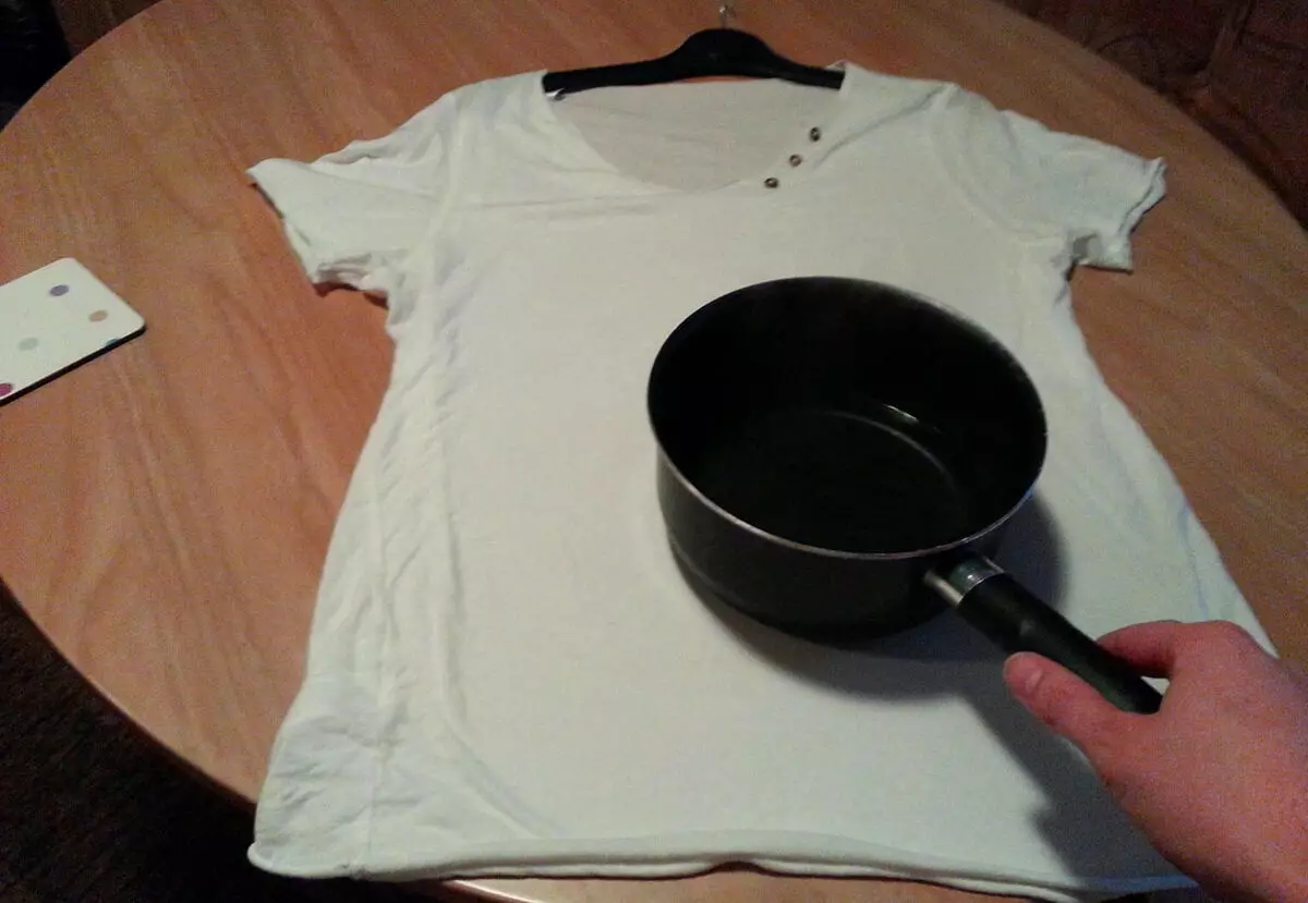 Kā gludināt T-kreklu? Kā ātri un ātri dzelzs izlīdzināt t-kreklu ar izdruku? 827_15