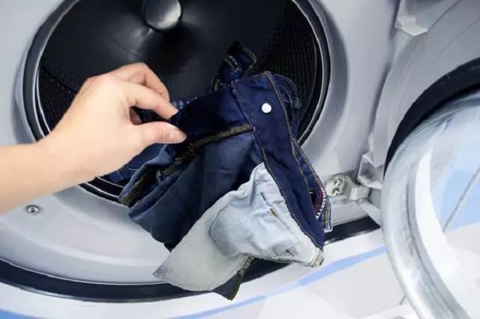 Come stirare i jeans? È possibile stirare i jeans in ferro dopo il lavaggio? Come lisciare il prodotto dopo la bollitura? 828_15