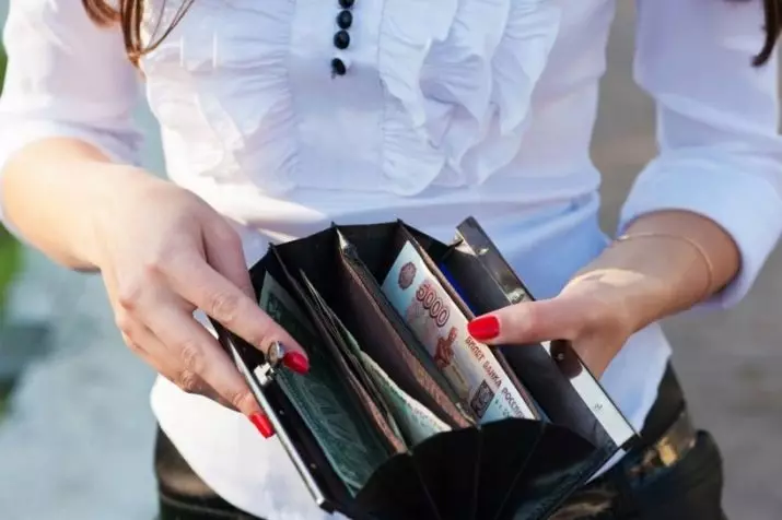 Peňaženka prilákať peniaze na Fengshui: Optimálne rozmery. Čo robí modré a zlaté, červené a fialové, oranžové farby peňaženky na Fengshui? 8290_2