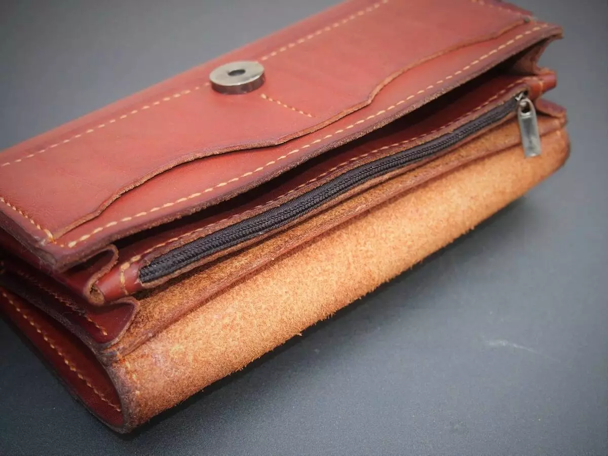 Peňaženka prilákať peniaze na Fengshui: Optimálne rozmery. Čo robí modré a zlaté, červené a fialové, oranžové farby peňaženky na Fengshui? 8290_21