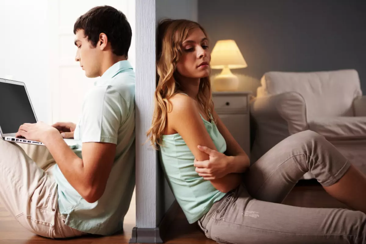 Мальчики и мужчины в отношениях. Взаимоотношения мужчины и женщины. Мужчина и женщина в разные стороны. Мужчина и женщина в интернете. Отношения между мужчиной и женщиной.