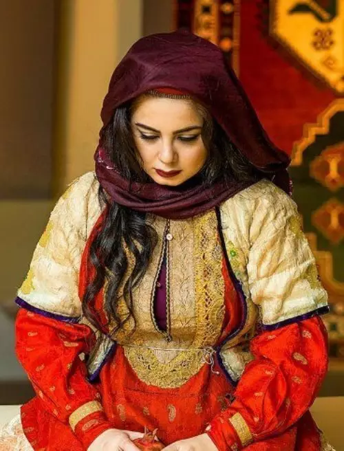Aserbajdsjan National Suit (40 bilder): Kvinne Tradisjonell antrekk for representanter for de urbefolkningene i Aserbajdsjan 834_12