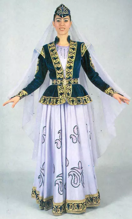 Aserbaidschaner Nationalanzug (40 Fotos): Weibliches traditionelles Outfit für Vertreter der indigenen Menschen von Aserbaidschan 834_15