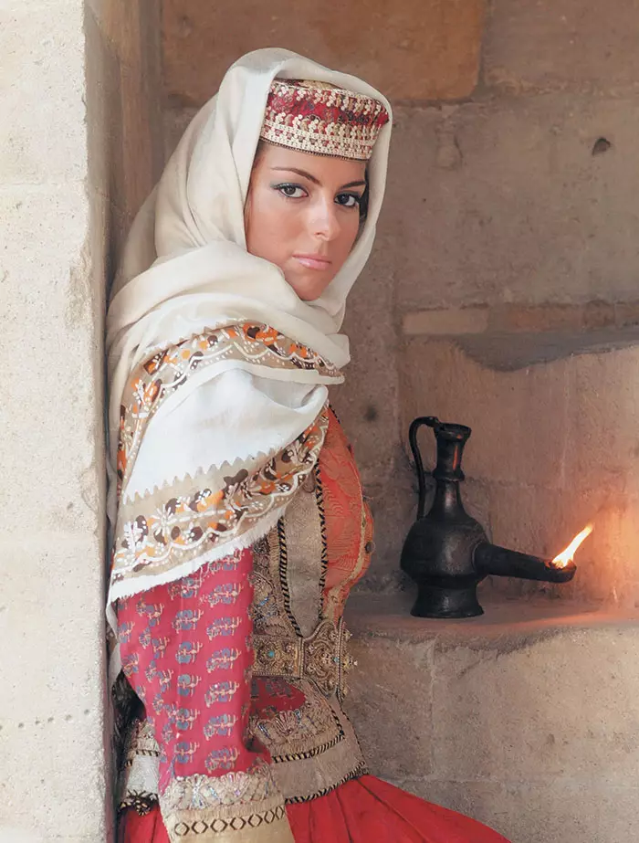 Traxe nacional de Azerbaiyán (40 fotos): roupa feminina tradicional para representantes dos indíxenas de Azerbaiyán 834_19