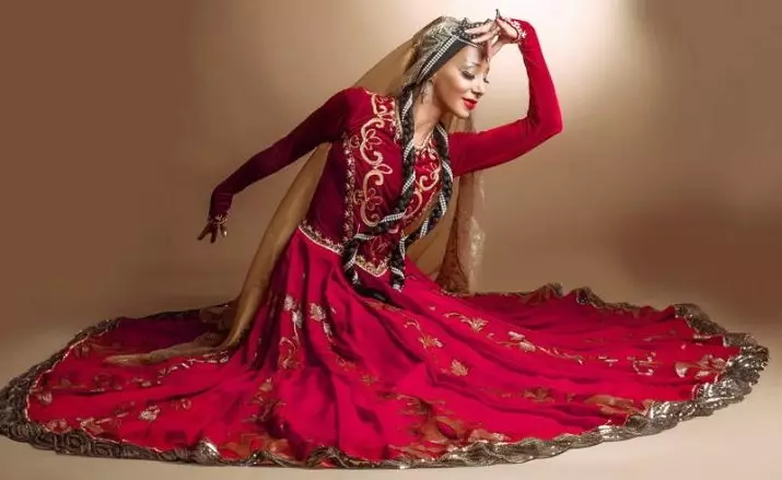 Kostum Kombëtar i Azerbajxhanit (40 foto): veshje tradicionale femërore për përfaqësuesit e njerëzve indigjenë të Azerbajxhanit 834_28