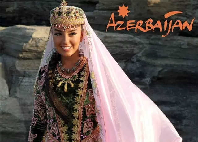 Aserbajdsjan National Suit (40 bilder): Kvinne Tradisjonell antrekk for representanter for de urbefolkningene i Aserbajdsjan 834_3