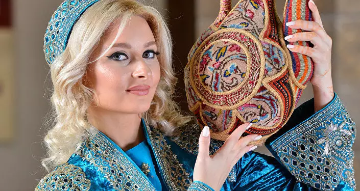 Aserbajdsjan National Suit (40 bilder): Kvinne Tradisjonell antrekk for representanter for de urbefolkningene i Aserbajdsjan 834_31