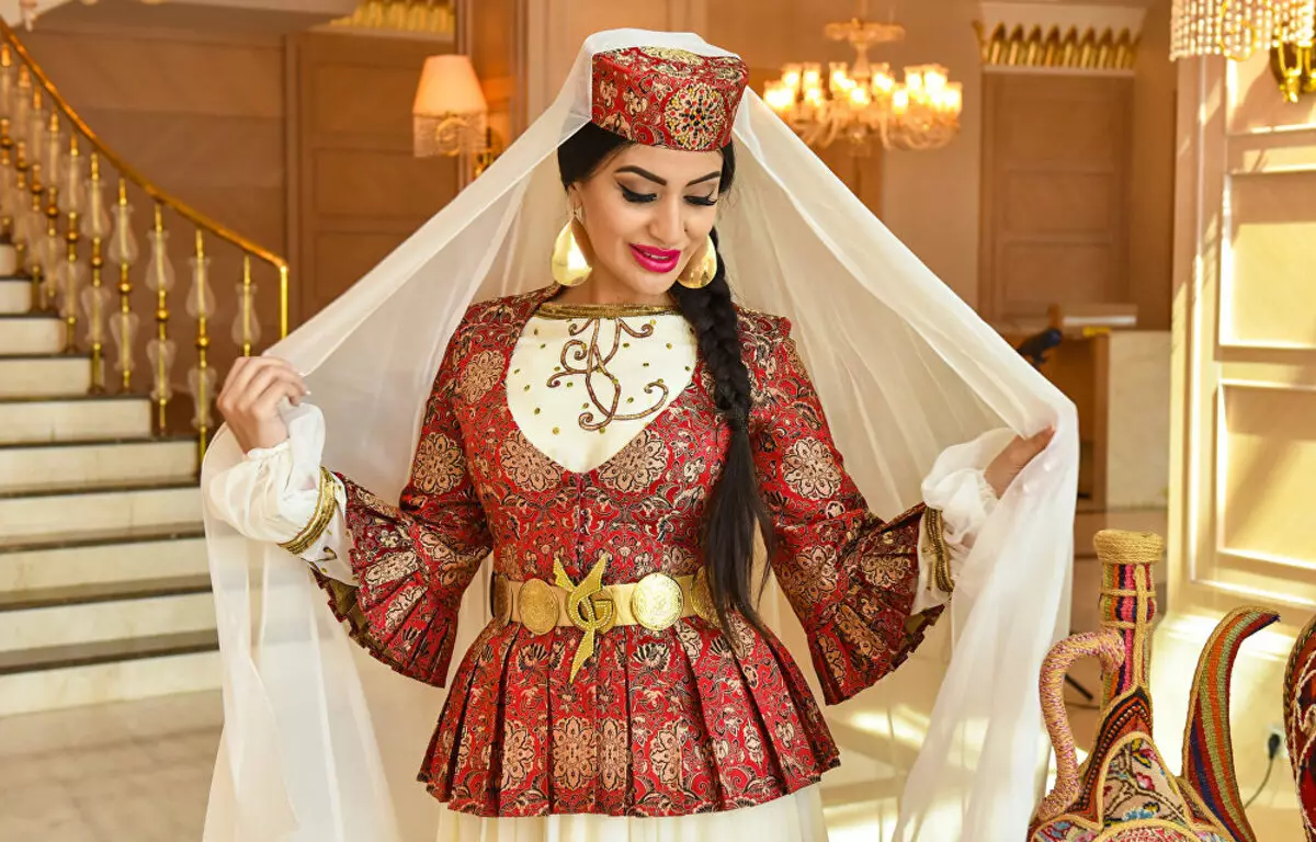 Traxe nacional de Azerbaiyán (40 fotos): roupa feminina tradicional para representantes dos indíxenas de Azerbaiyán 834_33