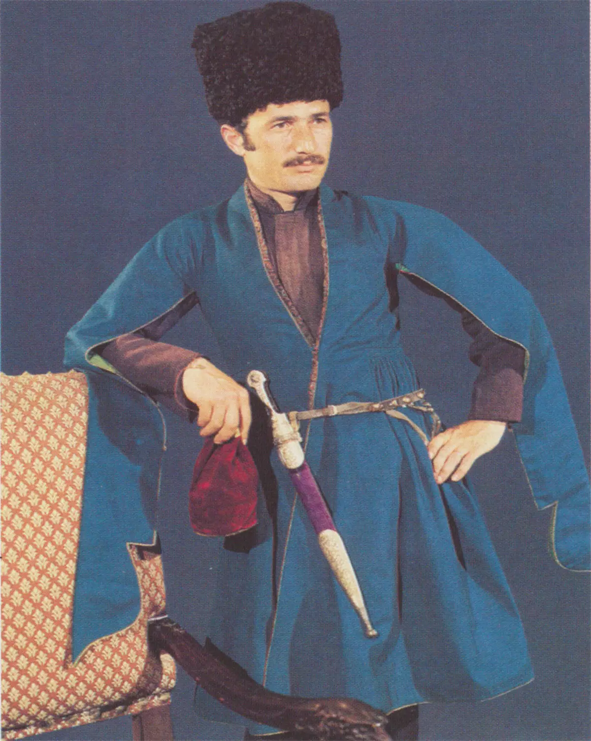 Aserbajdsjan National Suit (40 bilder): Kvinne Tradisjonell antrekk for representanter for de urbefolkningene i Aserbajdsjan 834_35