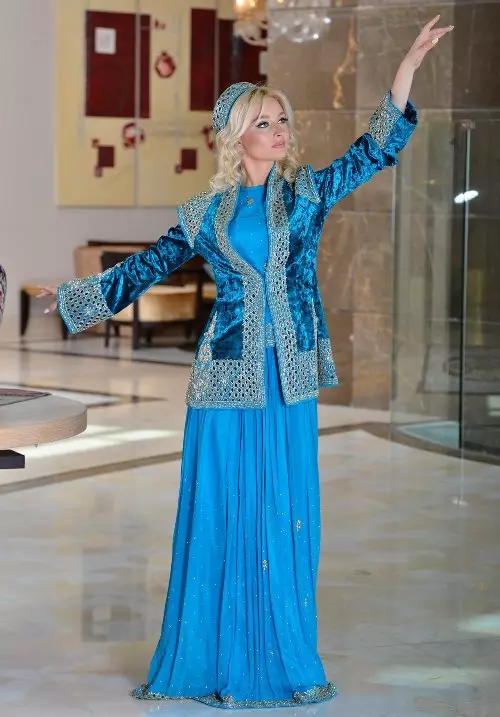 Azerbaycan Ulusal Takım Elbise (40 Fotoğraf): Azerbaycan'ın yerli halkı temsilcileri için kadın geleneksel kıyafeti 834_8