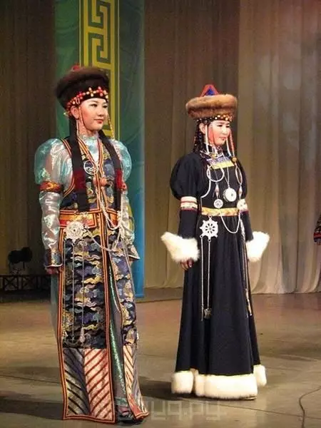 Buryo national Con (66 Foto): klambi Buryat wanita tradisional, cocog karo masarakat Buryatia 835_13