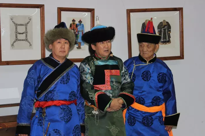 Buryat Kansallinen Suit (66 kuvat): Perinteinen nainen Buryat asu, tyylitelty puvut Kansan Burjatia 835_19