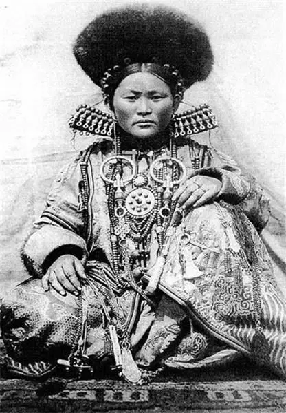 Buryat nacionalinis kostiumas (66 nuotraukos): tradicinis female Buryat apranga, stilizuotos kostiumai Buryatijos žmonių 835_2