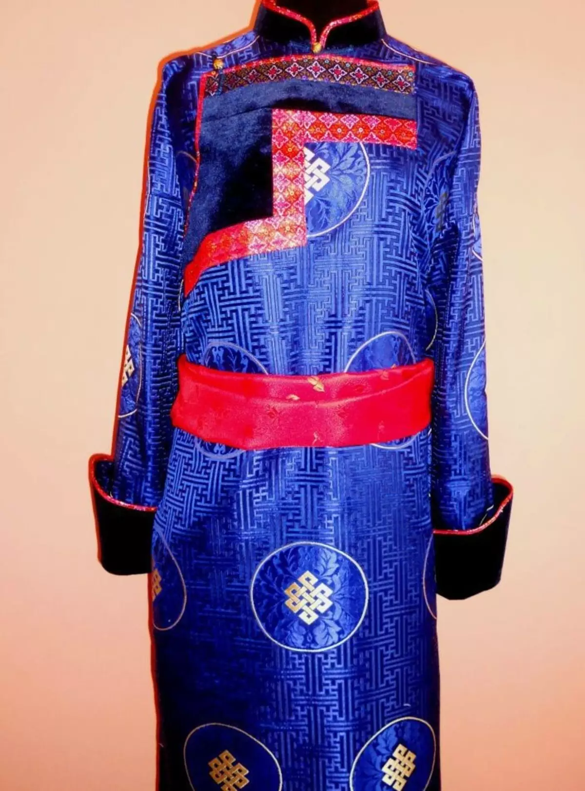 Buryat National Suit (66 bilder): Traditionell kvinnlig Buryat outfit, stiliserade kostymer av folket i Buryatia 835_20