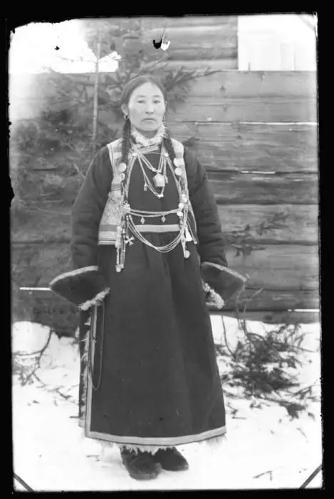 Buryat nacionalinis kostiumas (66 nuotraukos): tradicinis female Buryat apranga, stilizuotos kostiumai Buryatijos žmonių 835_5