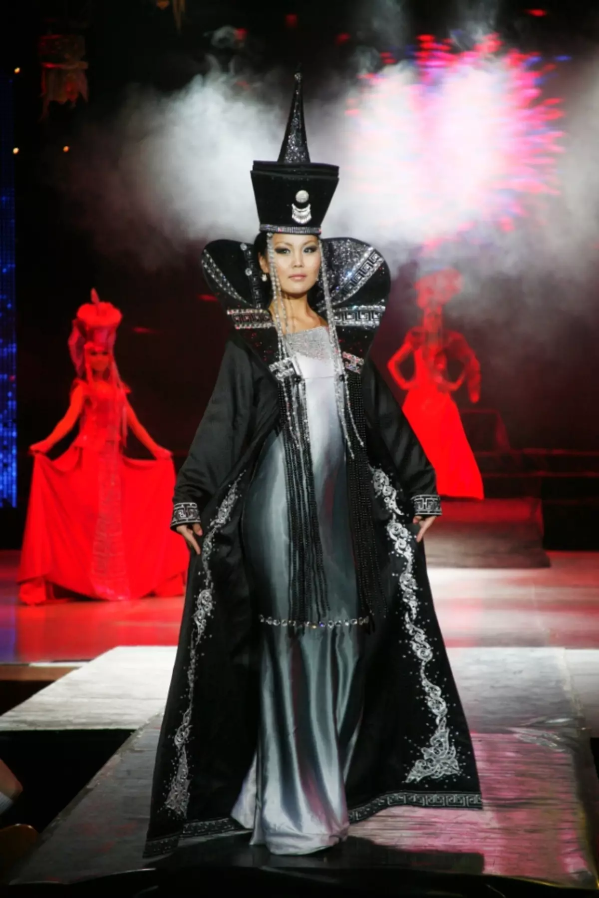 Buryat Traje Nazionala (66 argazki): Emakumeen Buryat jantzi tradizionala, Buryatiako jendearen jantzi estilizatuak 835_63