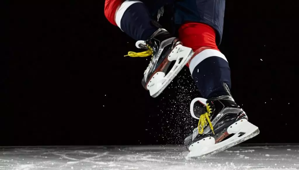 Skates Bauer: Hockey Modeller an hir Gréissten an cm. Puppelchen a Männer Skaten, hir Vollständegkeet. Blades an Insoles. Professionell an Amateur Modeller 8377_10