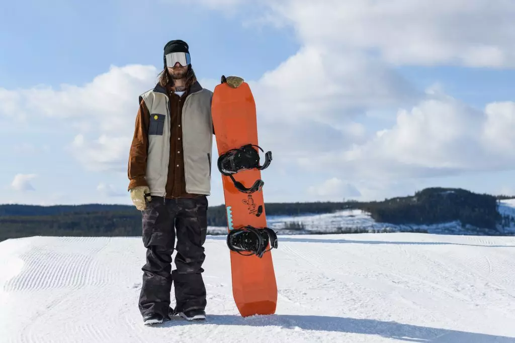 តើធ្វើដូចម្តេចដើម្បីជ្រើសរើស snowboard សម្រាប់កំណើនមួយ? Rostovka របស់ស្ត្រី។ តើធ្វើដូចម្តេចដើម្បីជ្រើសរើសជាបុរសដែលមានទំហំ snowboard? ការជ្រើសរើសនៃរង្វាស់សម្រាប់កុមារ 8381_7