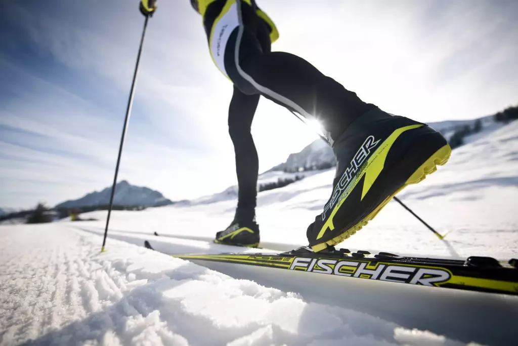 Jak si vybrat přes křížení lyžování pro růst? Jak si vybrat velikost lyže? Výběr délek v závislosti na růstu dítěte 8382_6