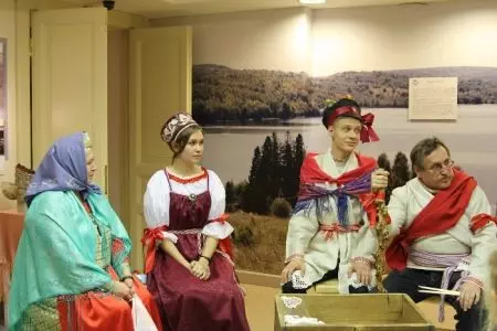 Национални костим Карелова (40 фотографија): Женски традиционални Карелиан Оутфит 838_35