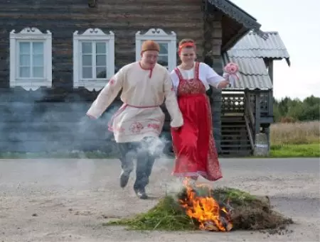 Национални костим Карелова (40 фотографија): Женски традиционални Карелиан Оутфит 838_37