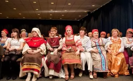 תלבושת לאומית של קרלוב (40 תמונות): נקבה תלבושת קארליאן מסורתית 838_4