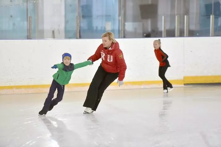 Obrázok korčule (49 fotografií): Žena a pánske, čiernobiele korčule. Čo sa líšia od bežných korčulí a ako si ich vybrať? Rozmery 8390_30