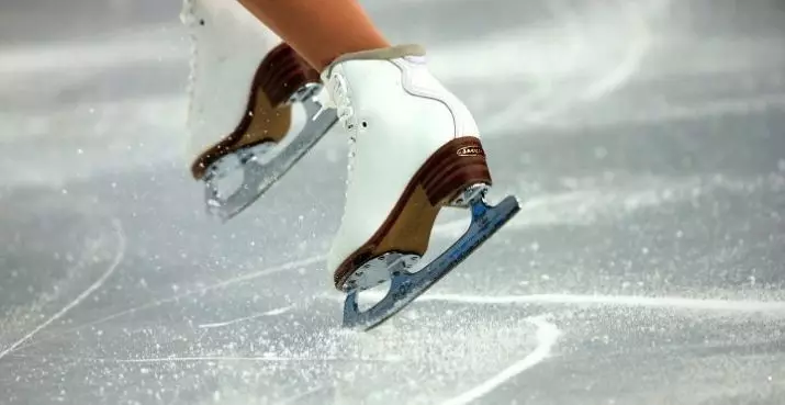 花樣滑冰（49張）：女性和男士，黑色和白色的冰鞋。什麼是與普通冰鞋不同的東西以及如何選擇它們？方面 8390_9