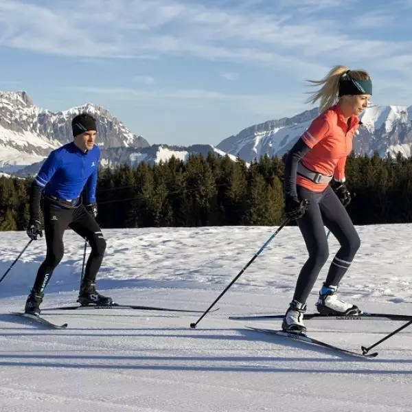 How to ski. Поле для лыж. Skating or Skiing. Skis meaning. Фото отражения в лыжных очков.