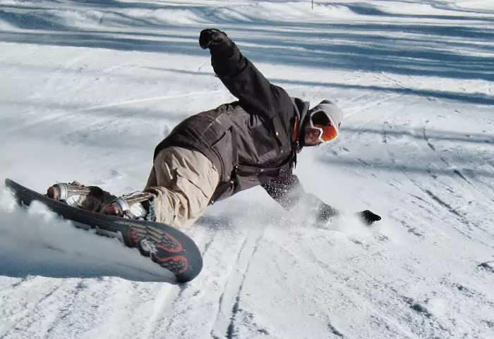 Snowboard deformācija: Boobiju veidi un to mērķis. Rocker un Camer, hibrīda novirze un citi veidi. Kas ir labāk izvēlēties iesācējiem? 8395_18