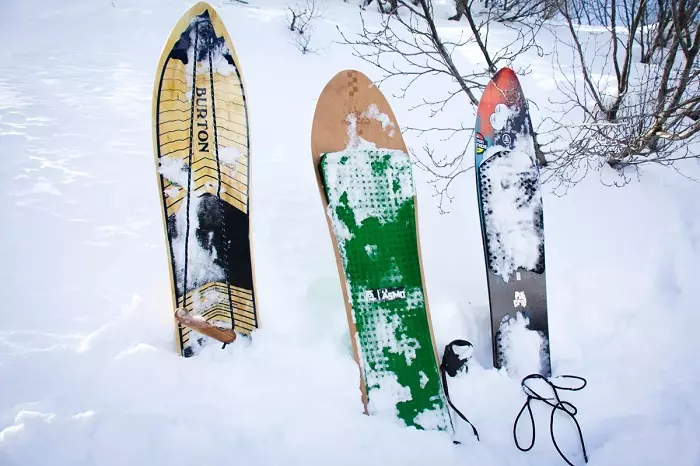 Snowboard-Durchbiegung: Arten von Tölpern von Boards und ihrem Zweck. Rocker und Camber, Hybridablenkung und andere Typen. Was ist besser für Anfänger zu wählen? 8395_21